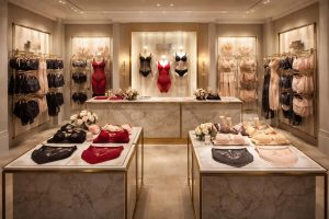 découvrez pourquoi investir dans les marques de lingerie premium telles qu'etam, aubade et simone pérèle est une opportunité rentable, alliant qualité, élégance et fidélité client.